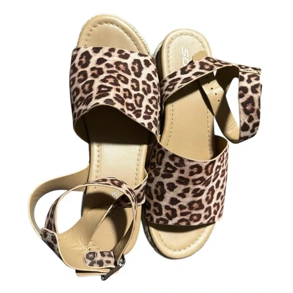 💙 SODA Cheetah Platform Sandals - Picture 3 of 3